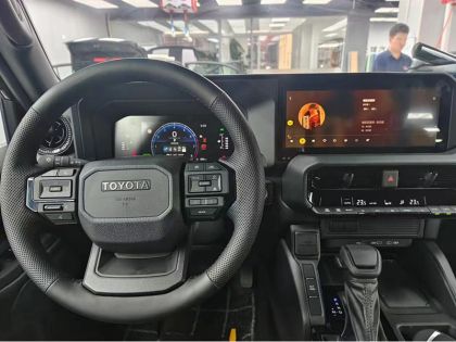 Navigație Toyota LC250, 12.3 inci, 8GB ram, 128GB stocare